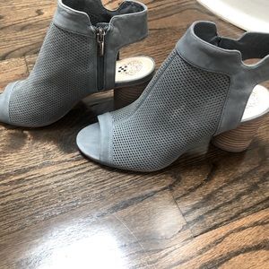 NWOT Grey Vince Camuto Heels Size 10